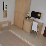 Guest 4*